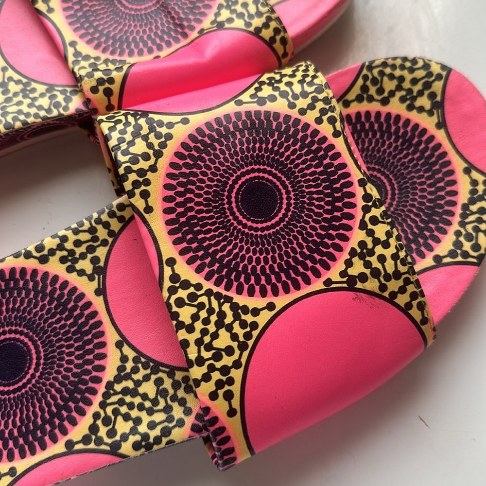 Women's Size 9 pink and blue printed slides Gianni Bini - Picture 3 of 3